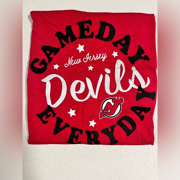Devils-NJ Devils Female TSHIRT NHL Hockey Game Day T-Shirt, NWT, XL - Picture 2 of 8